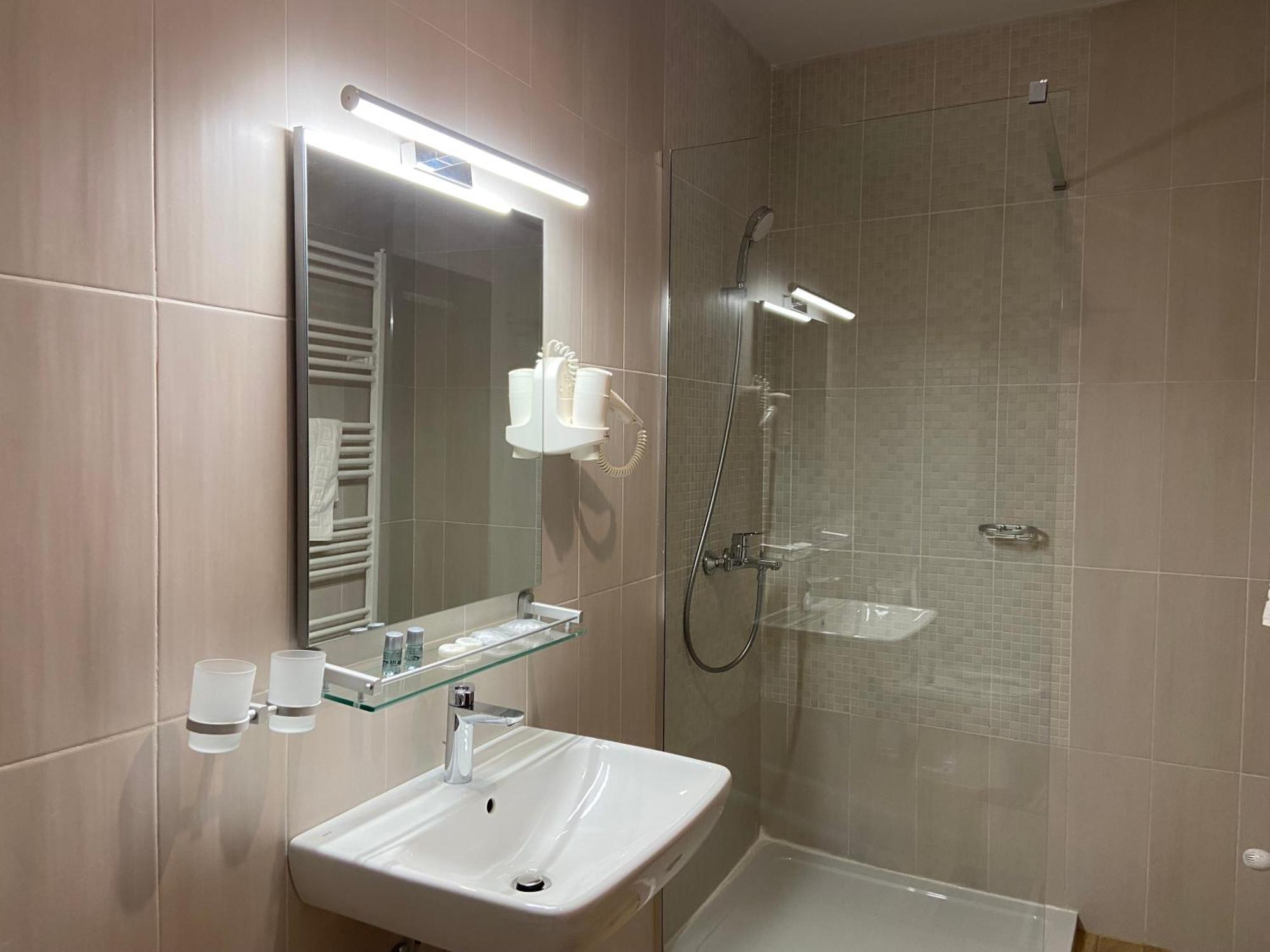 كيمبولونغ Maisonette Apartments المظهر الخارجي الصورة